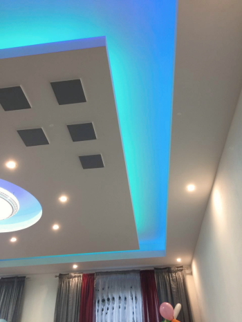 Odaymo schilder en decoratiewerken kan uw plafond een prachtige uitstraling geven door te werken met gipsplaten. Hierdoor ontstaat een verlaagd plafond waarbij op een speelse manier lichtelementen aangebracht kunnen worden of patronen en verschillende dieptes. 