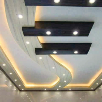 Odaymo schilder en decoratiewerken kan uw plafond een prachtige uitstraling geven door te werken met gipsplaten. Hierdoor ontstaat een verlaagd plafond waarbij op een speelse manier lichtelementen aangebracht kunnen worden of patronen en verschillende dieptes. 