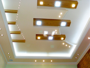 Odaymo schilder en decoratiewerken kan uw plafond een prachtige uitstraling geven door te werken met gipsplaten. Hierdoor ontstaat een verlaagd plafond waarbij op een speelse manier lichtelementen aangebracht kunnen worden of patronen en verschillende dieptes. 