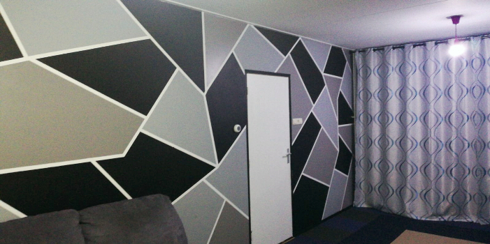 Naast een nieuwe en mooie kleur verf wordt bijvoorbeeld een vloer of trap door de nieuwe verflaag beschermt tegen slijtage. In de keuken of badkamer waar meer vocht is beschermt de verflaag ook tegen schimmels.