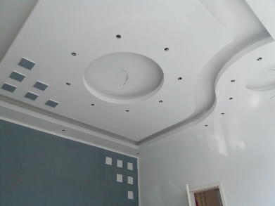 Odaymo schilder en decoratiewerken kan uw plafond een prachtige uitstraling geven door te werken met gipsplaten. 